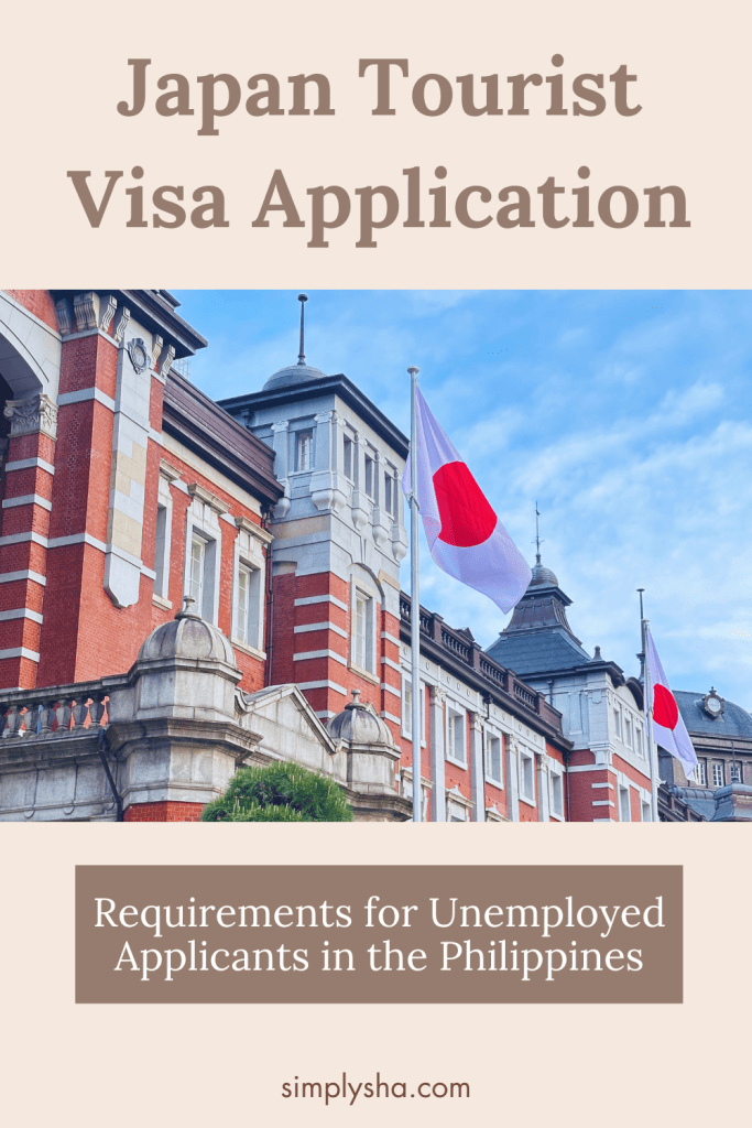 Japan tourist visa application guide with Japanese flag outside a government building in Tokyo.
