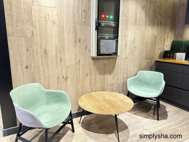 Small seating area in the common lounge of Belive & More Hotel, a cozy choice for travelers deciding where to stay in Macau.