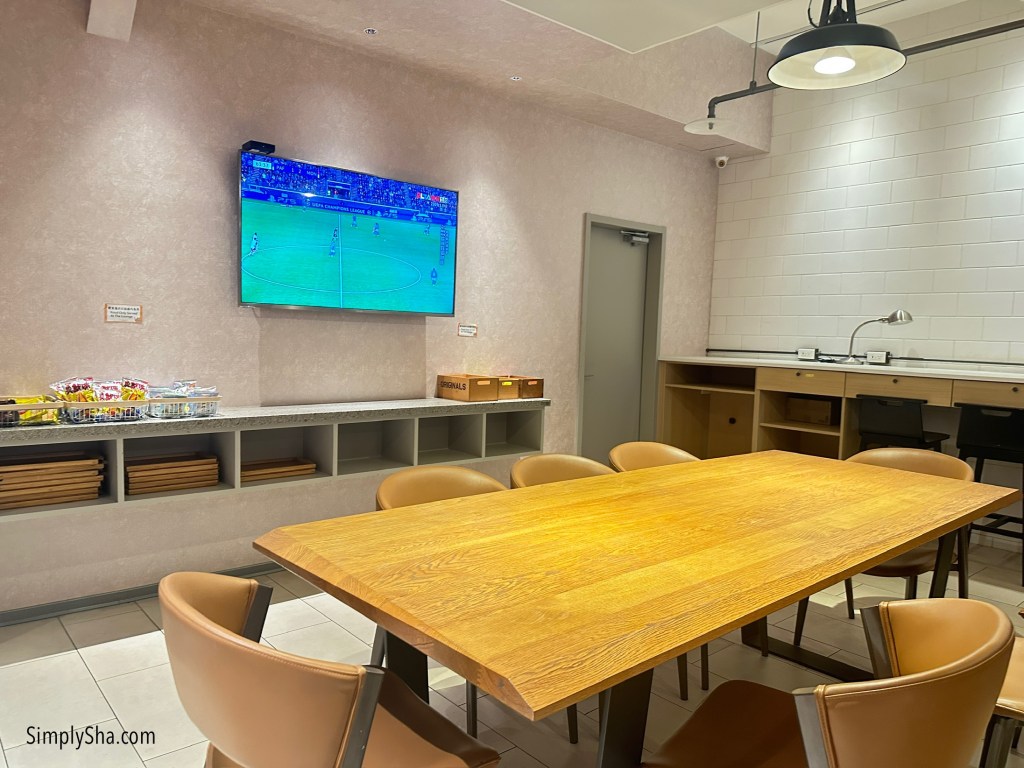 Shared dining and lounge area at Orange Hotel Ximen in Taipei