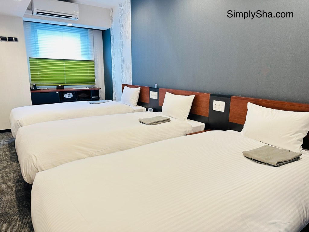 Triple bedroom at Hotel Kuretakeso Takayama Ekimae with minimalist design